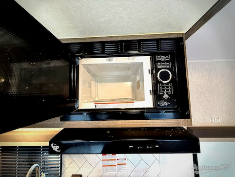 2025 Sunset Park Sun Lite 18RD RV Photo 3