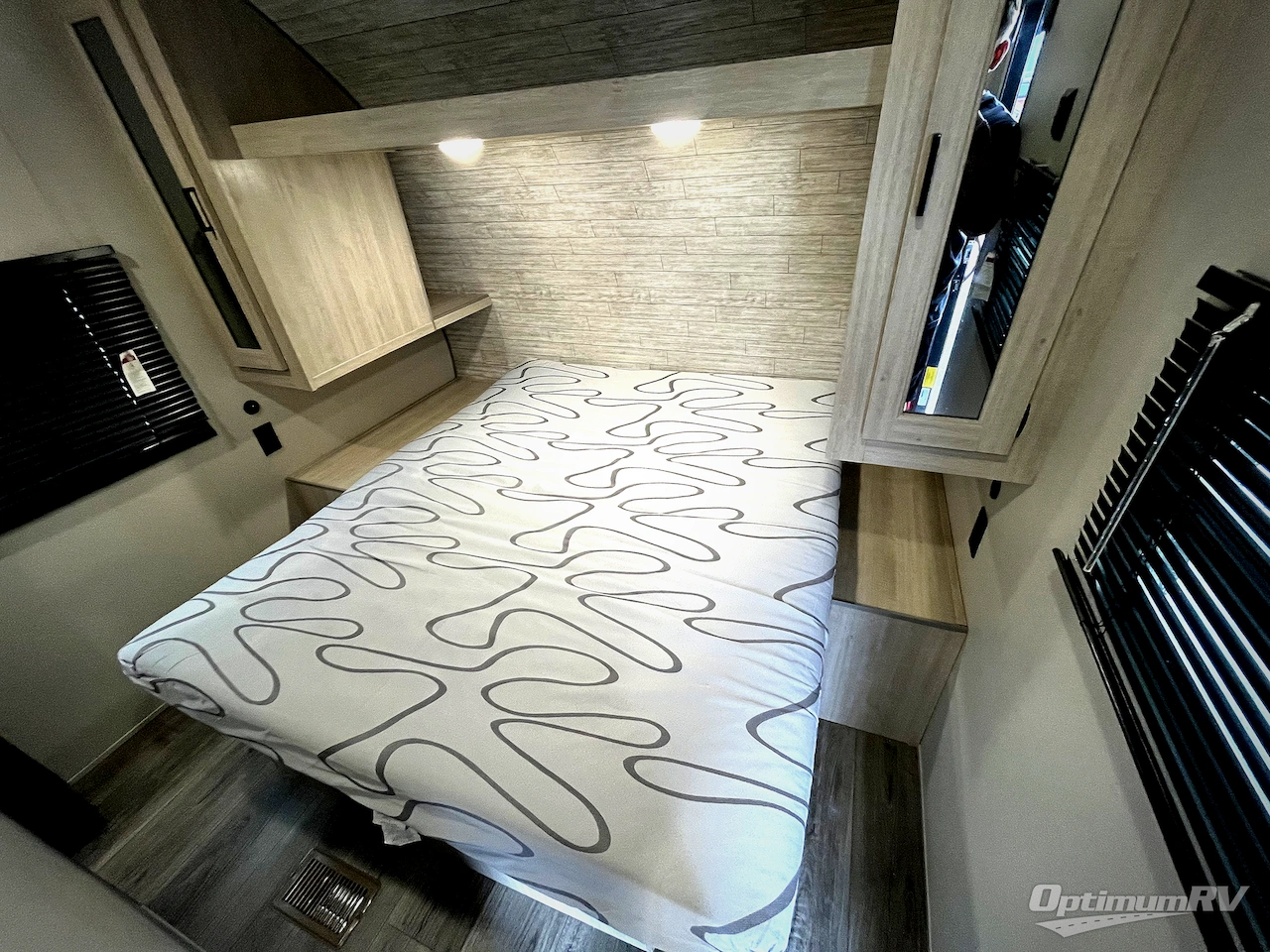 2025 Coachmen Catalina Summit Series 8 261BHS Photo 18