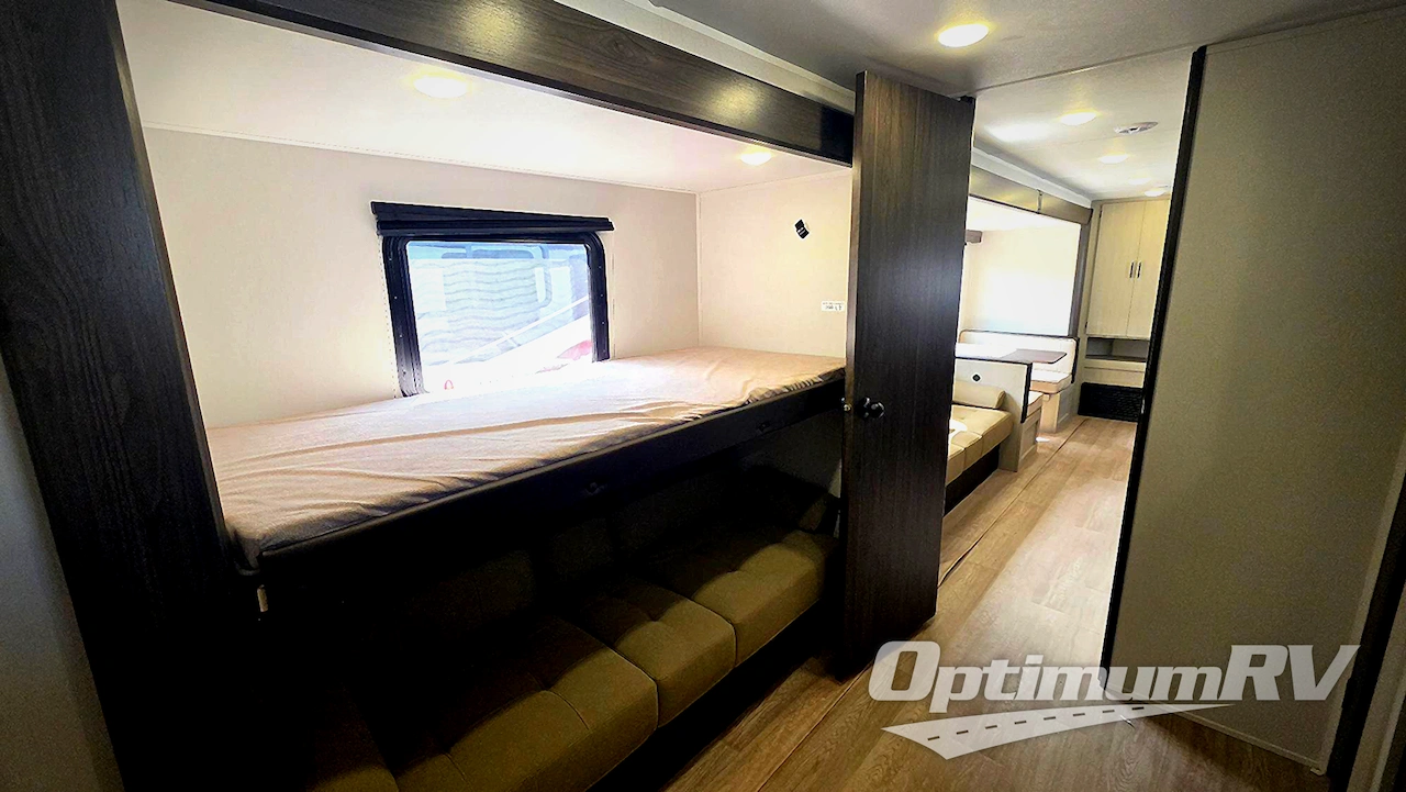 2027 Forest River Cherokee Alpha Wolf 32BHX Photo 8