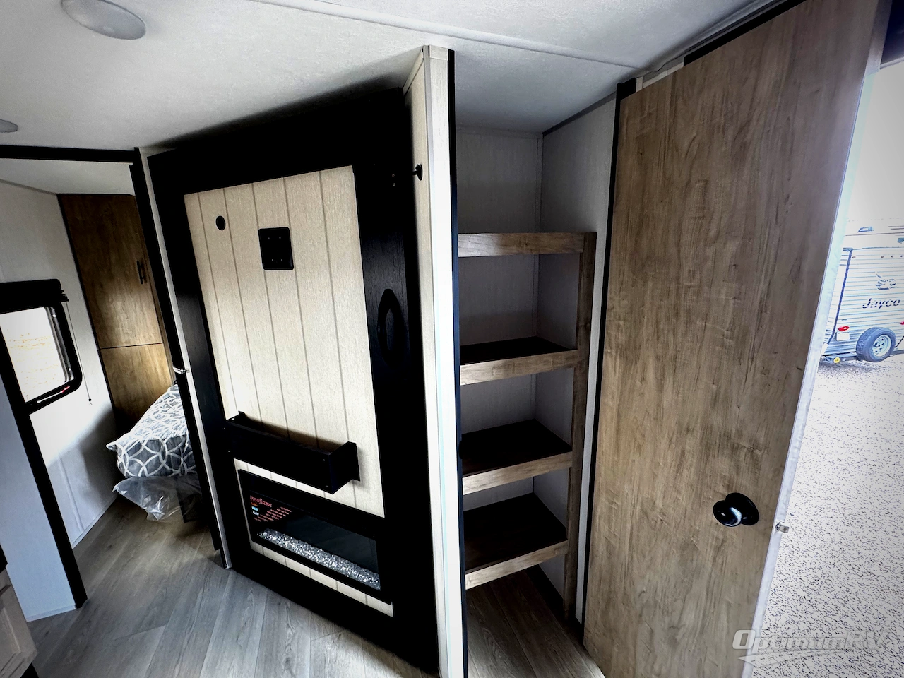 2026 Forest River Cherokee Grey Wolf 28RRT Photo 2