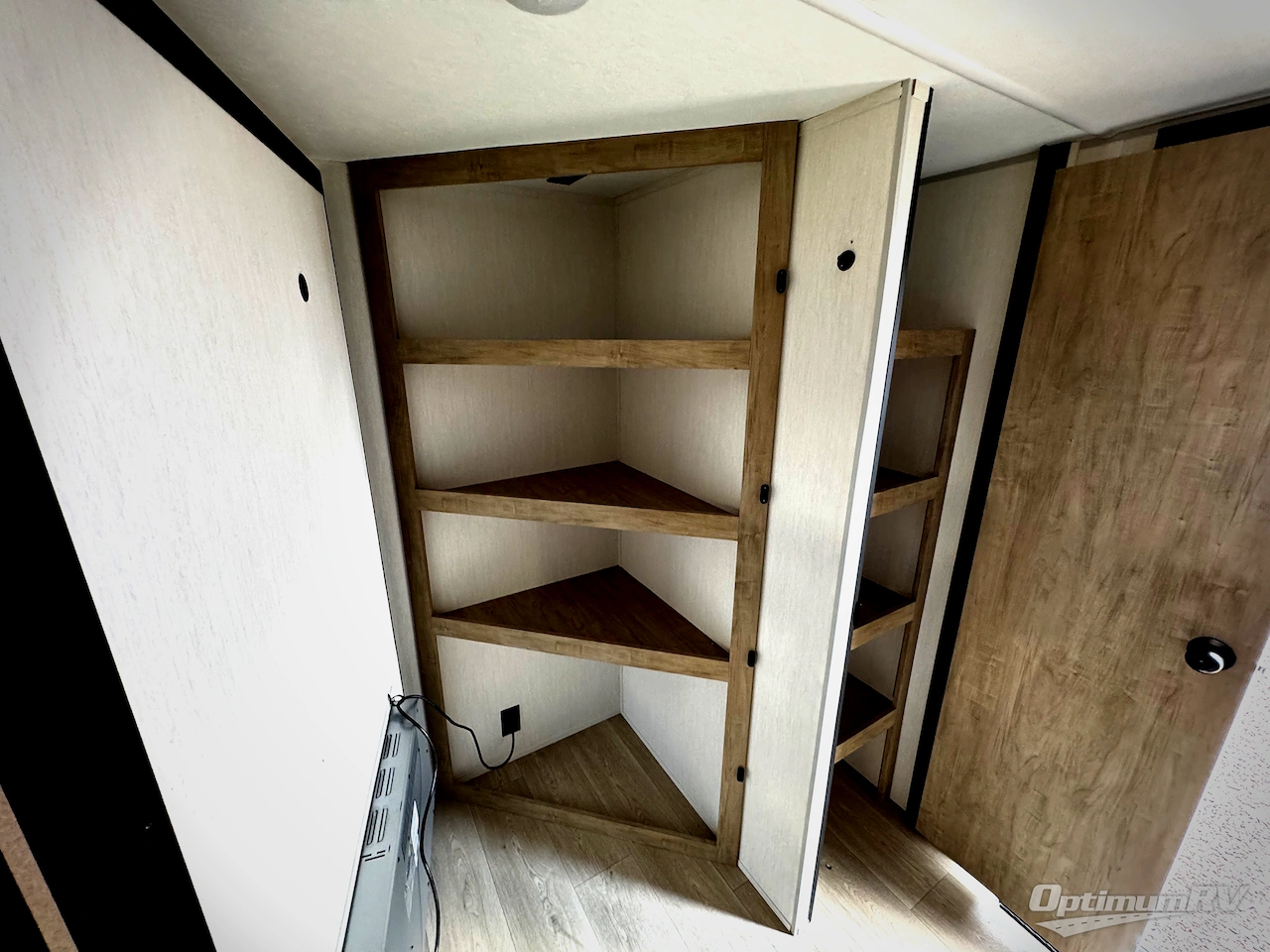 2026 Forest River Cherokee Grey Wolf 28RRT Photo 3