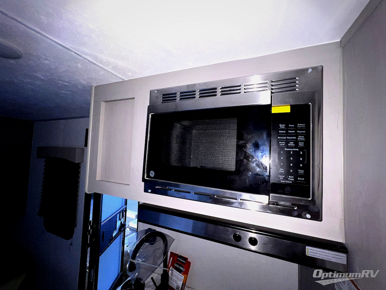 2026 Coachmen Clipper 4K Series 18FQ Photo 9