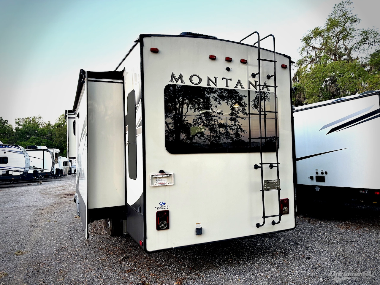 2020 Keystone Montana 3121RL Photo 16