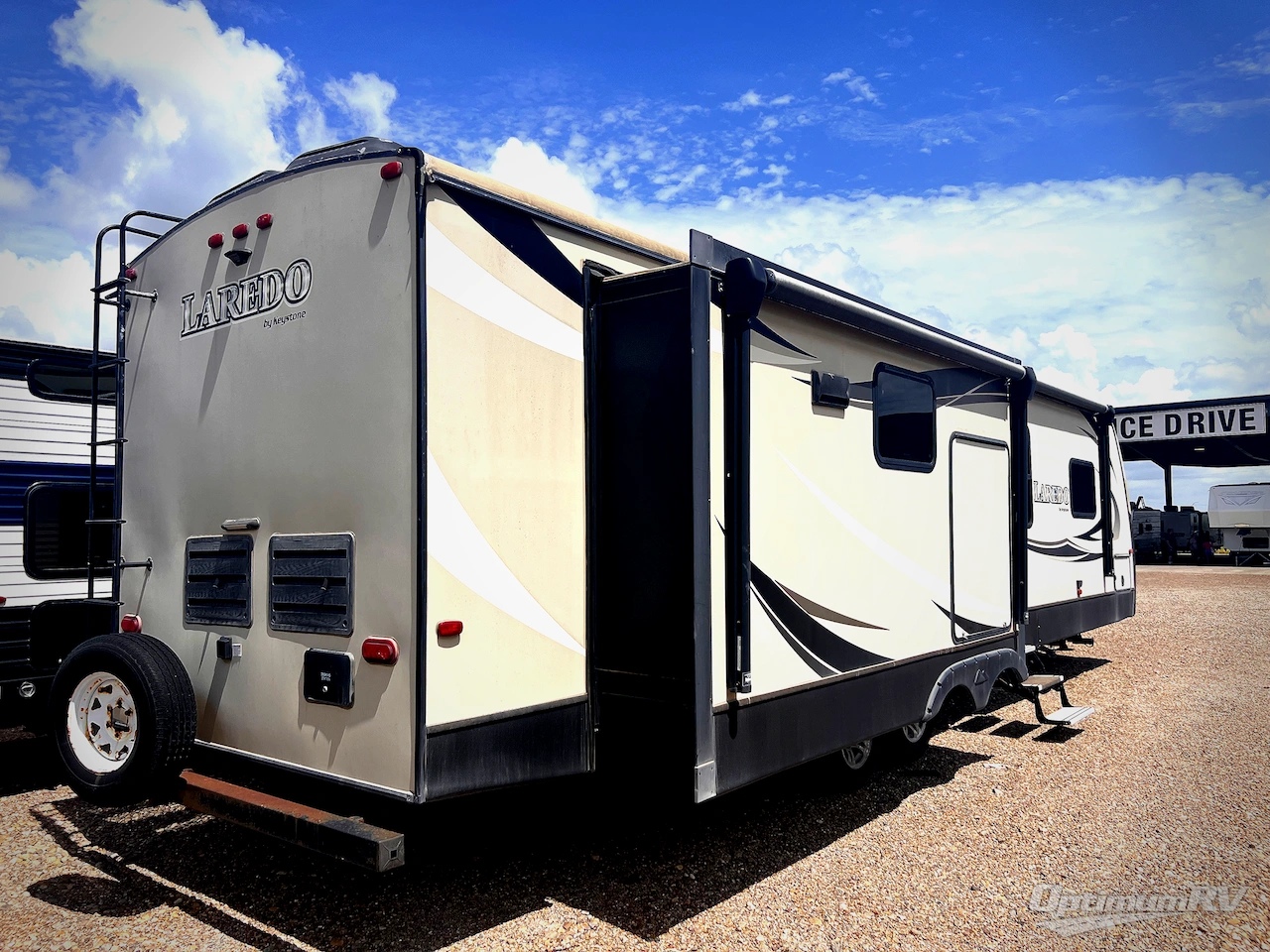 2017 Keystone Laredo 335MK Photo 2