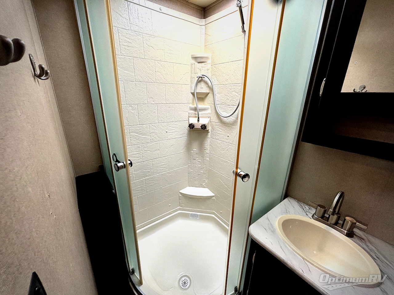 2017 Dutchmen Kodiak Express 201QB Photo 12