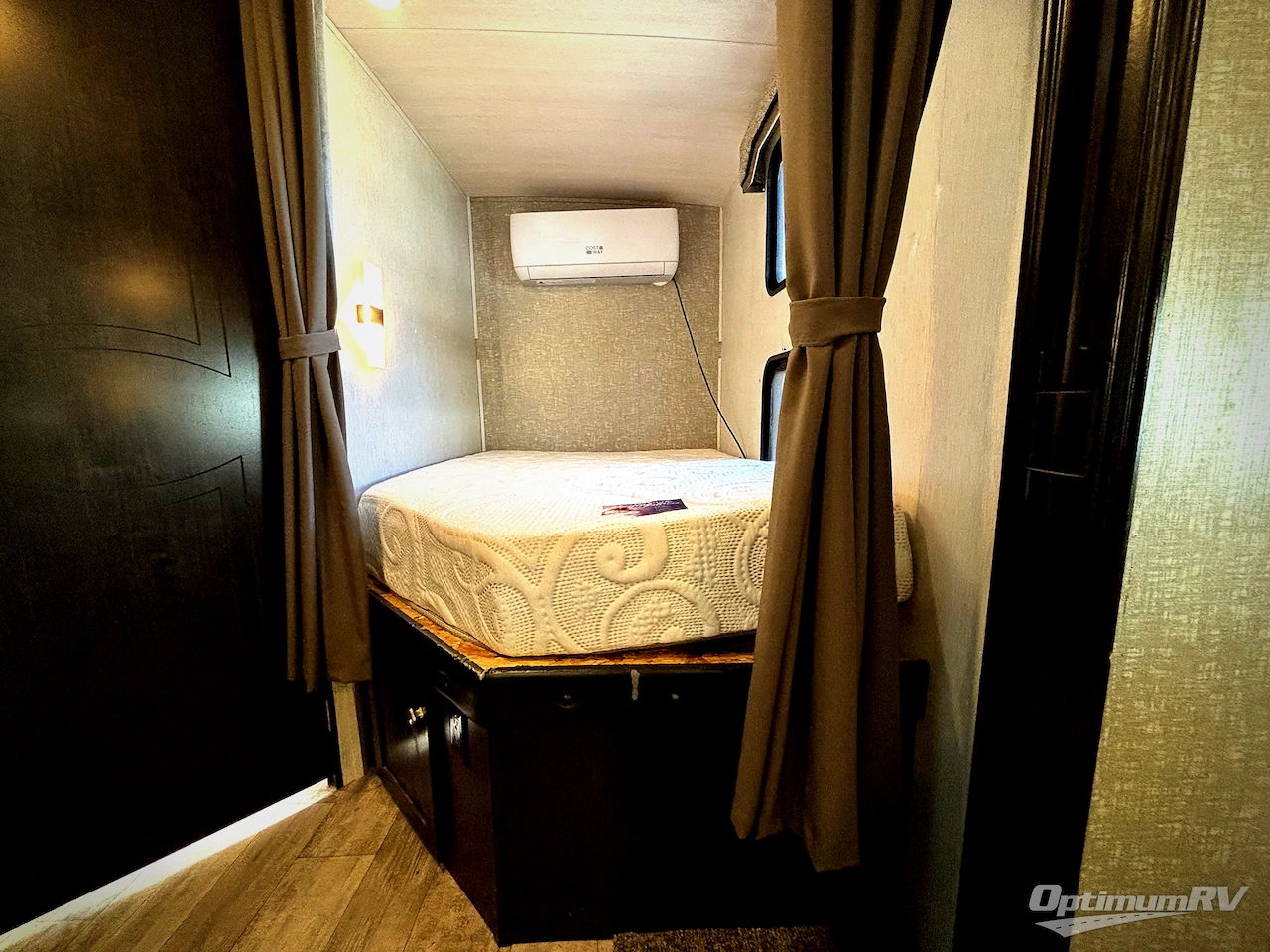 2018 Heartland North Trail 31BHDD King Photo 9