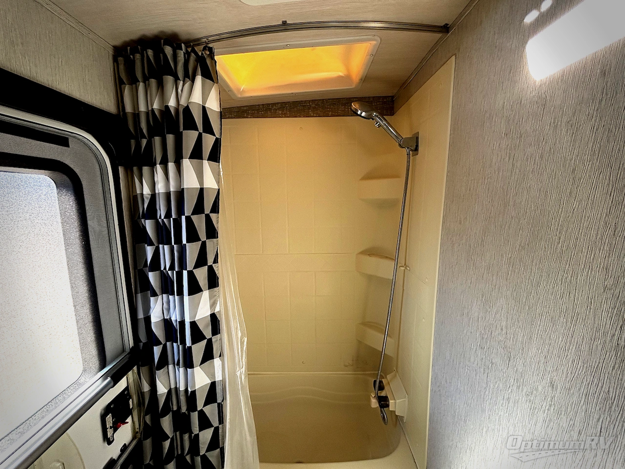 2018 Heartland North Trail 31BHDD King Photo 10