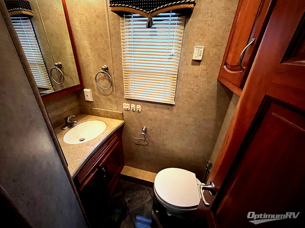 2009 Newmar Dutch Aire 4331 Photo 25