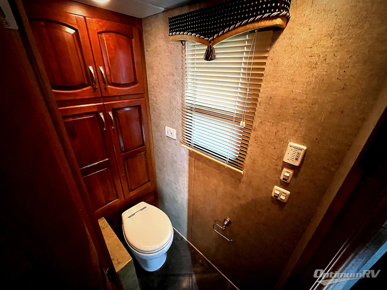 2009 Newmar Dutch Aire 4331 Photo 33