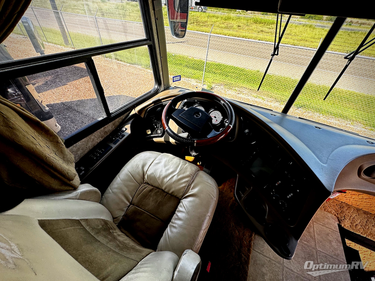 2005 Coachmen Sportscoach Encore 380DS Photo 2