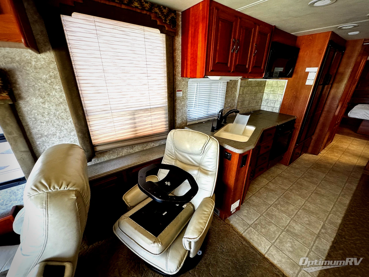 2005 Coachmen Sportscoach Encore 380DS Photo 6
