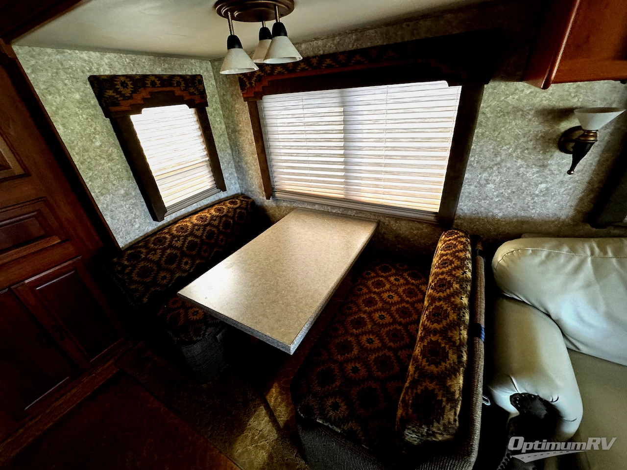 2005 Coachmen Sportscoach Encore 380DS Photo 8