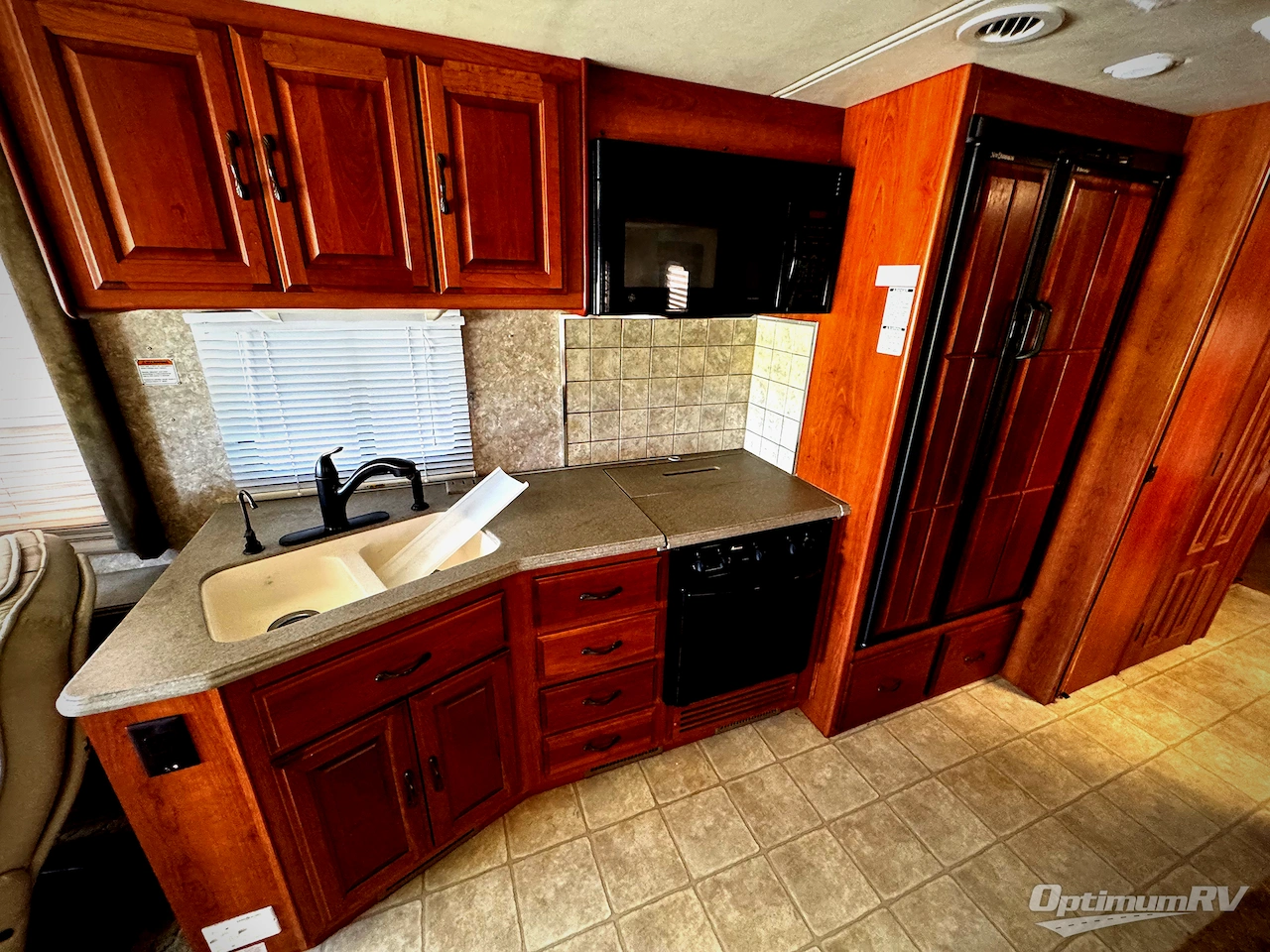 2005 Coachmen Sportscoach Encore 380DS Photo 9