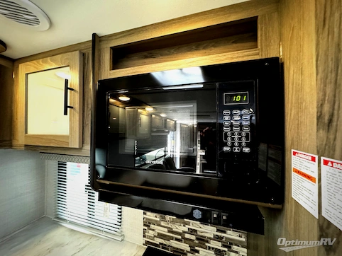 2023 Gulf Stream Kingsport 295SBW RV Photo 3