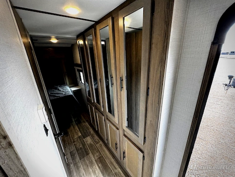 2023 Gulf Stream Kingsport 295SBW RV Photo 4