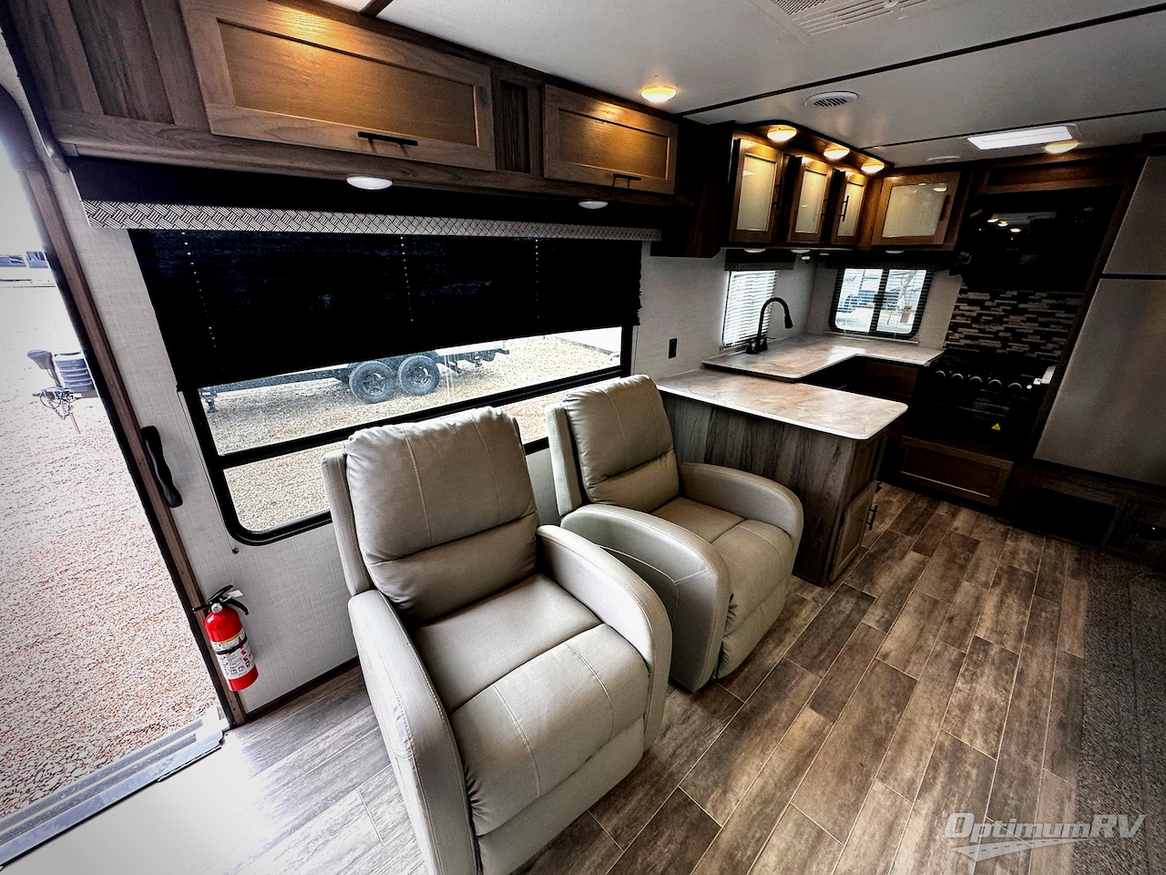 2023 Gulf Stream Kingsport 295SBW Photo 4