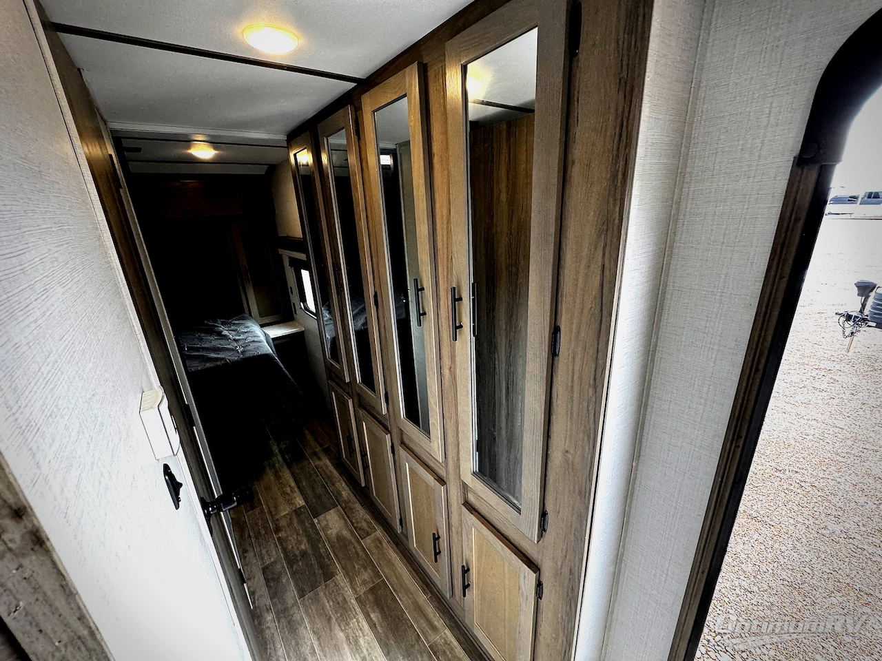 2023 Gulf Stream Kingsport 295SBW Photo 13