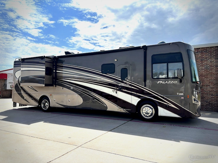 2016 Thor Palazzo 36.1 RV Photo 1