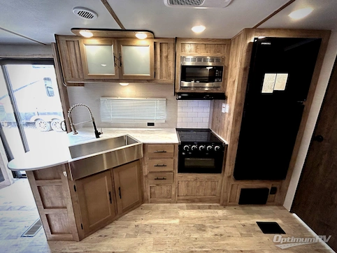 2024 Gulf Stream Kingsport Supreme Series 36FRSG RV Photo 2