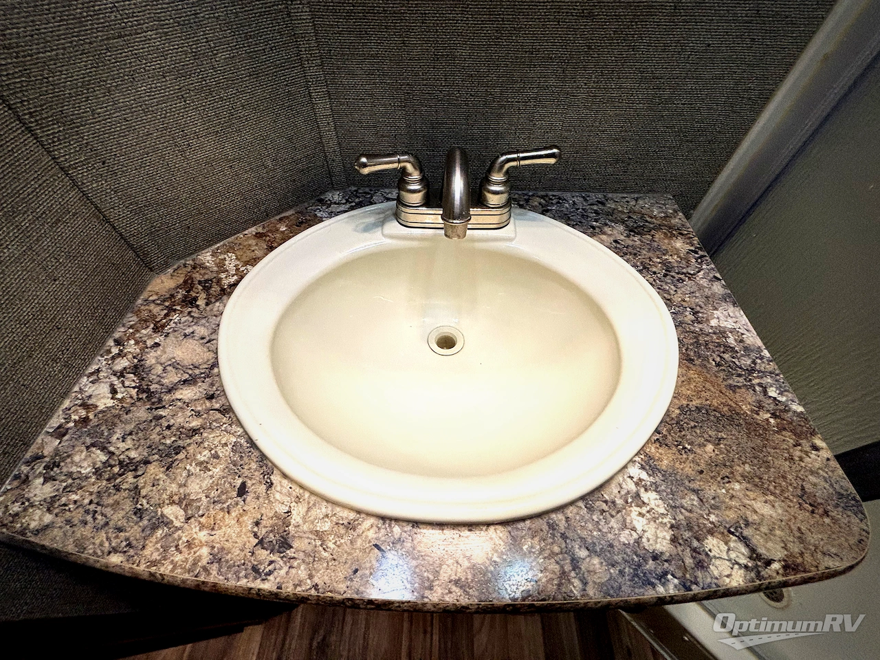 2016 Keystone Cougar X-Lite 30RLI Photo 8