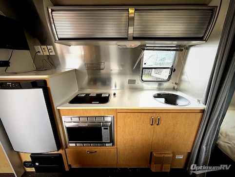 2012 Airstream Bambi 22 RV Photo 4