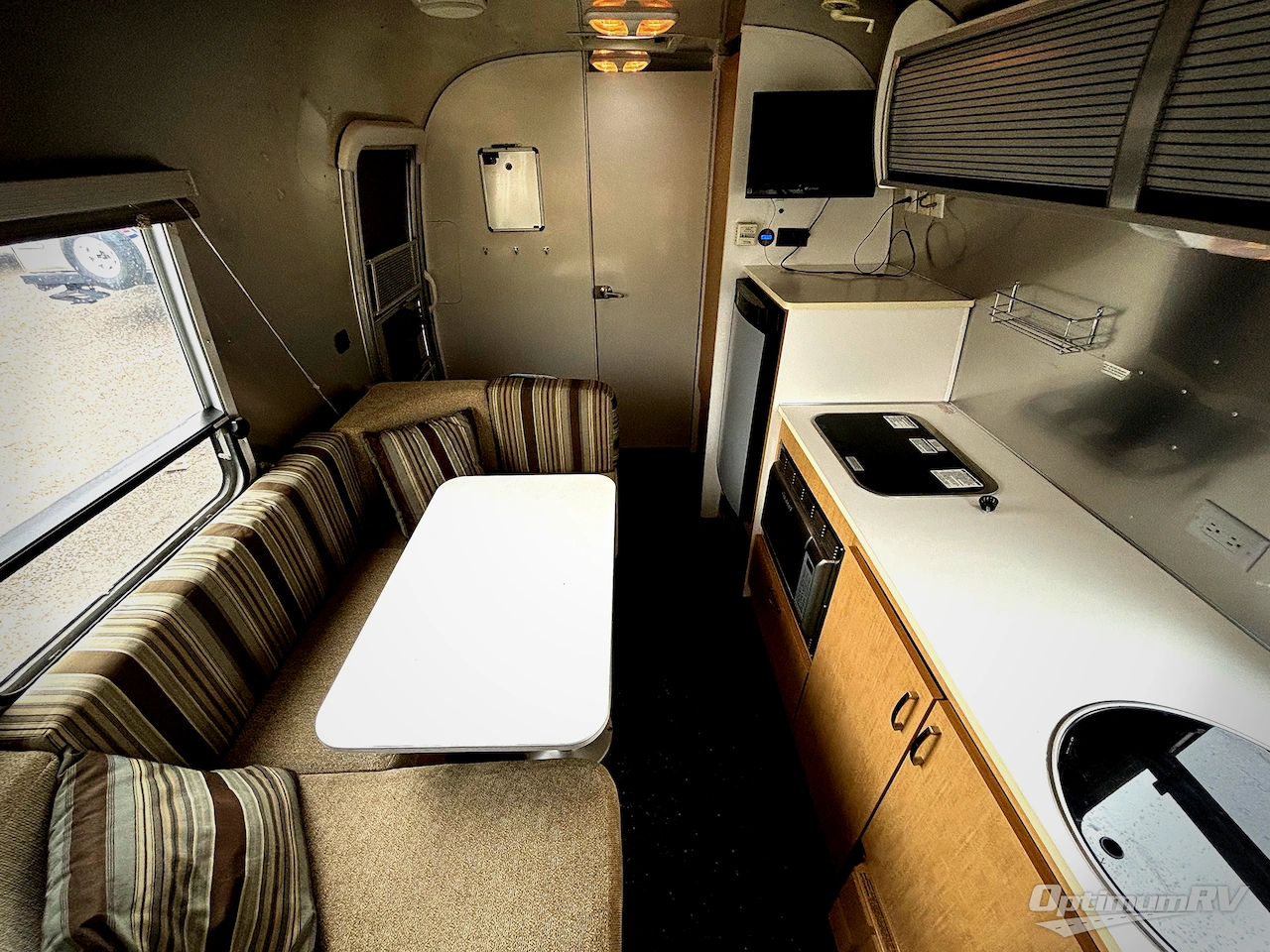 2012 Airstream Bambi 22 Photo 6