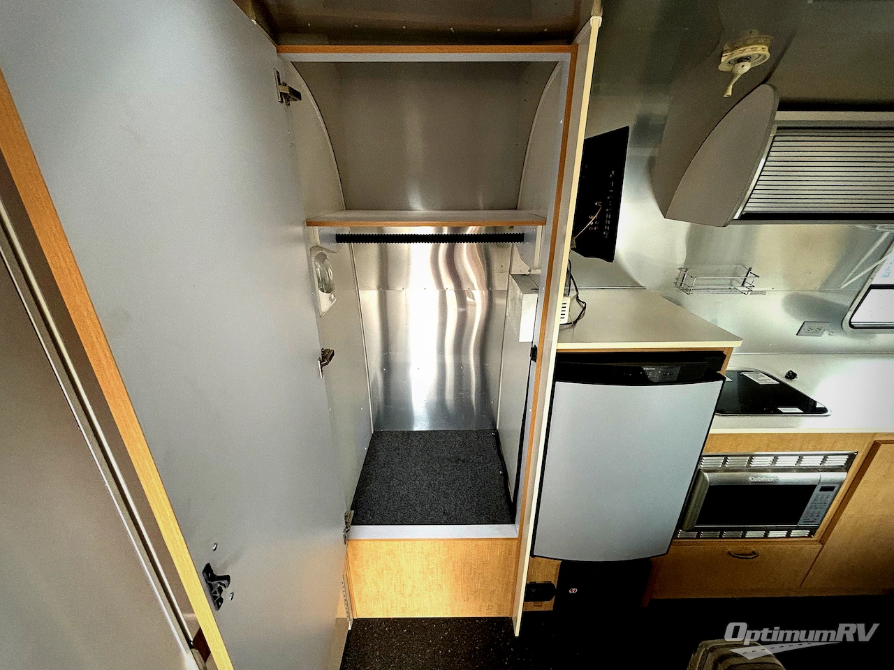 2012 Airstream Bambi 22 Photo 8