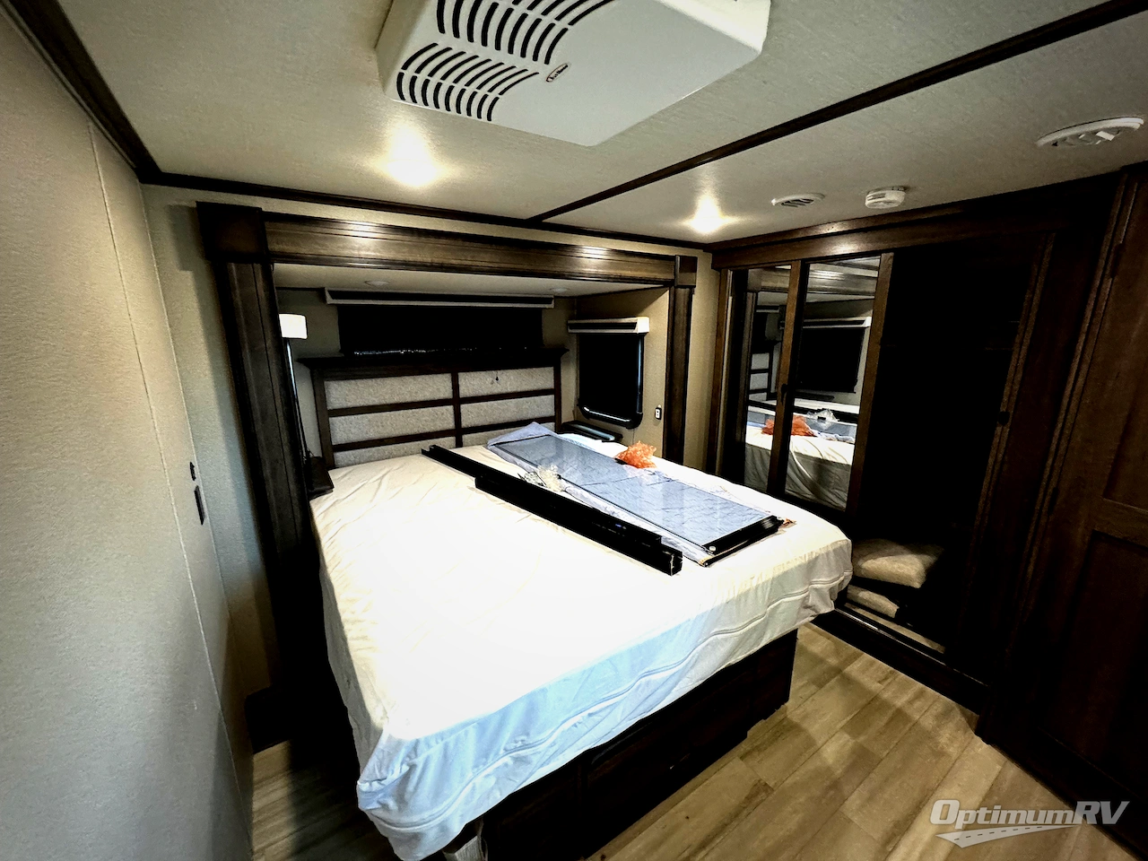 2022 Grand Design Solitude 345GK R Photo 5