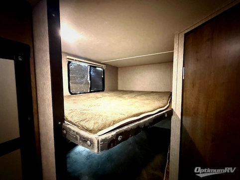 2019 Dutchmen Coleman Light 2405BH RV Photo 3