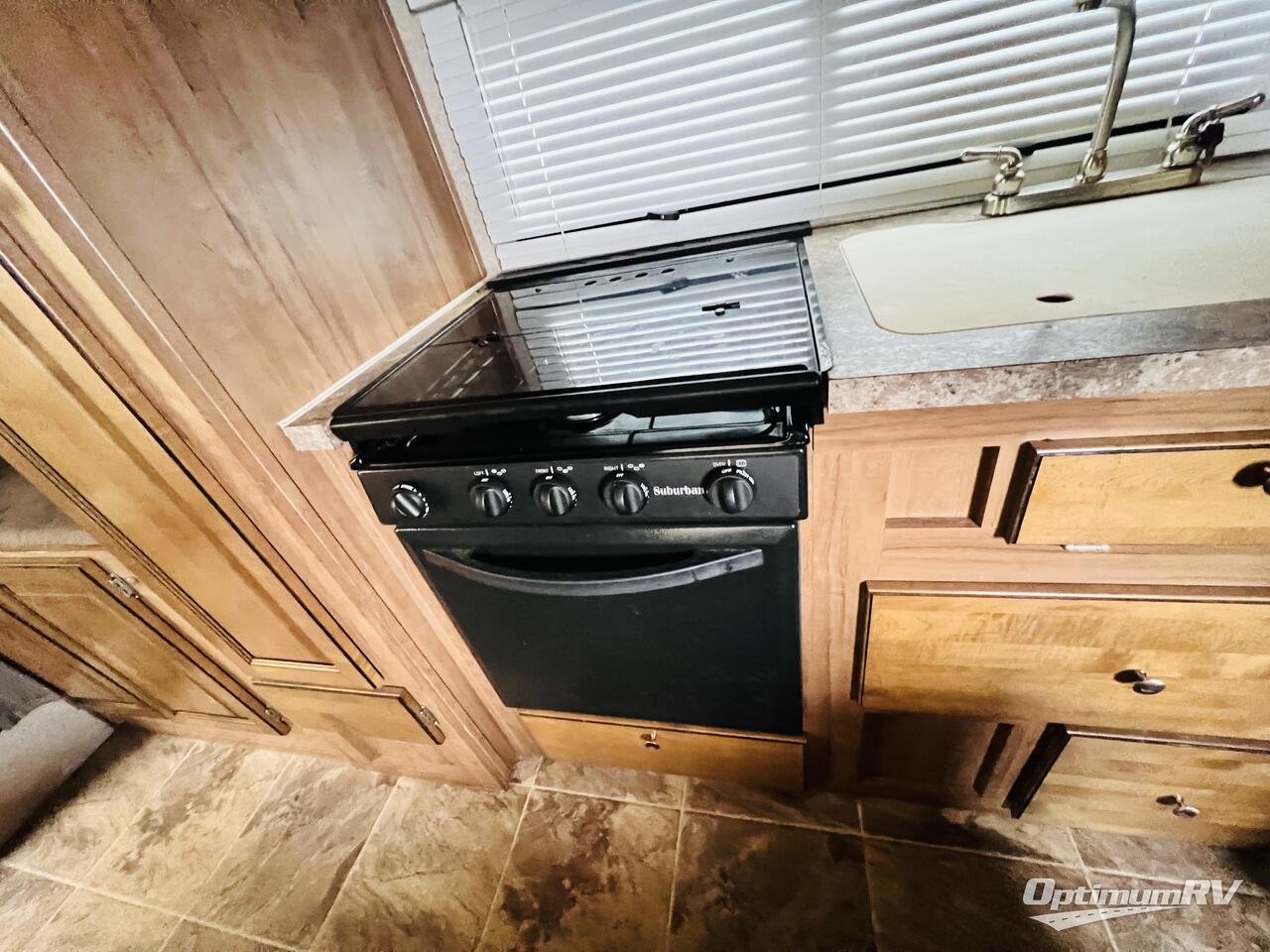 2016 Forest River Rockwood Mini Lite 2304 Photo 9
