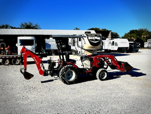 2017 Mahindra Tractor Max Shuttle 26xl RV Photo 2