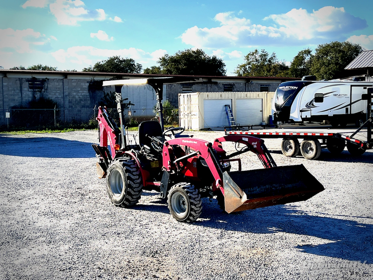 2017 Mahindra Tractor Max Shuttle 26xl Photo 2