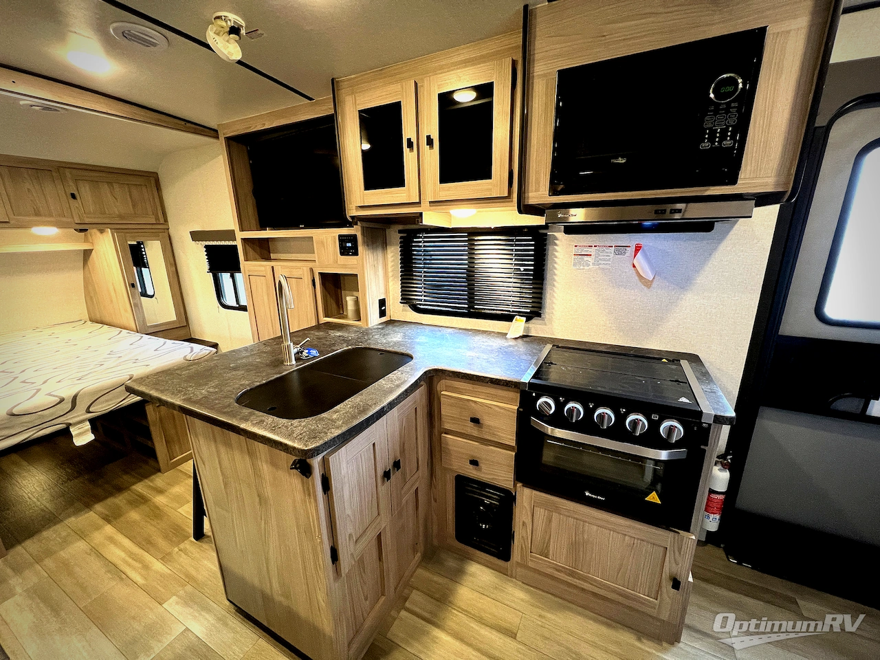 2024 Coachmen Northern Spirit Ultra Lite 1943RB Photo 7
