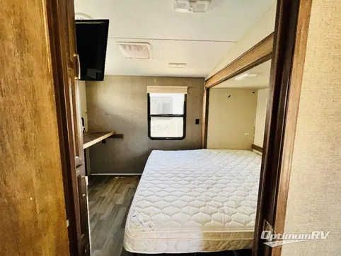 2016 Keystone Cougar 330RBK RV Photo 3
