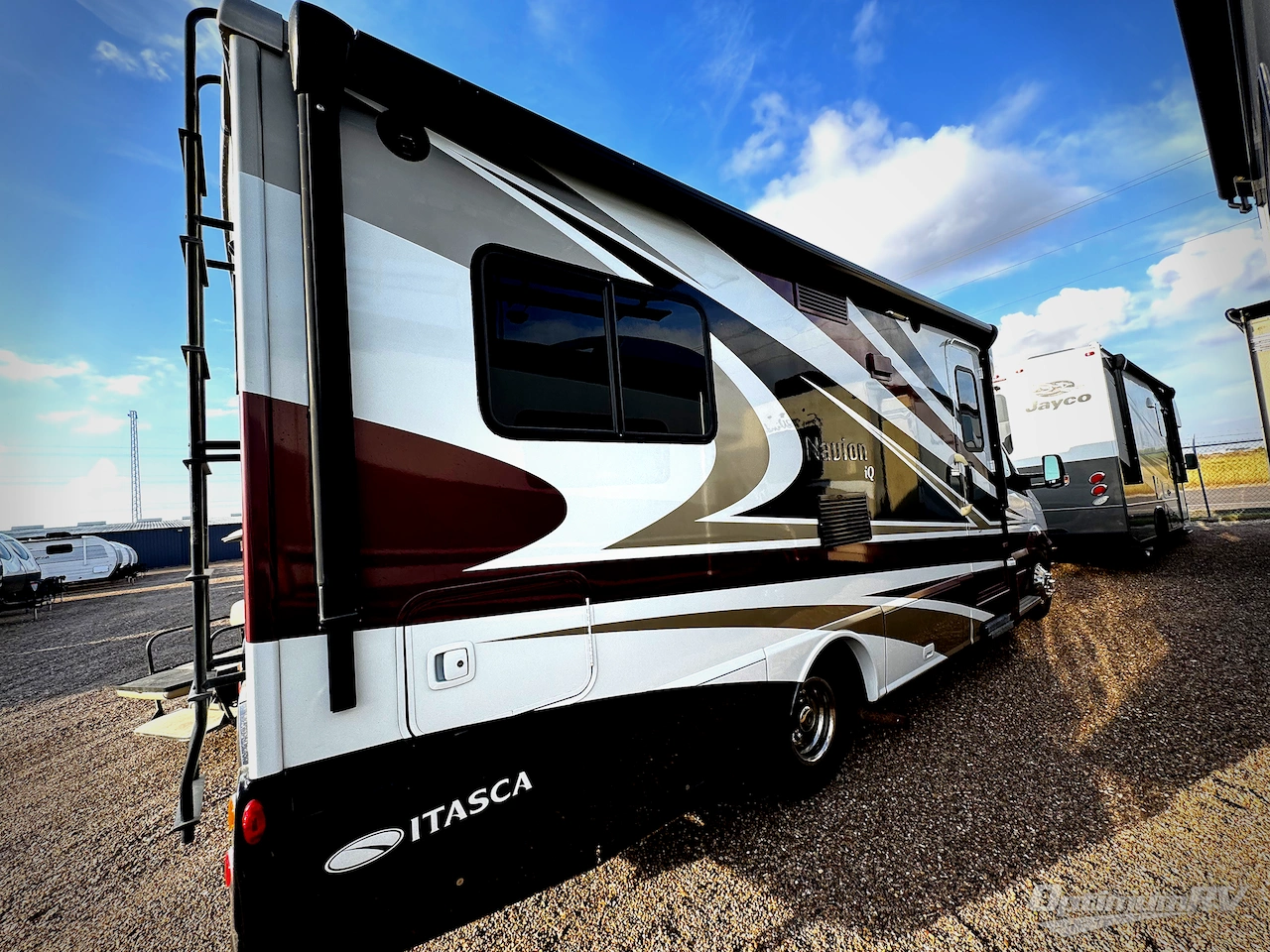 2014 Itasca Navion IQ 24V Photo 2