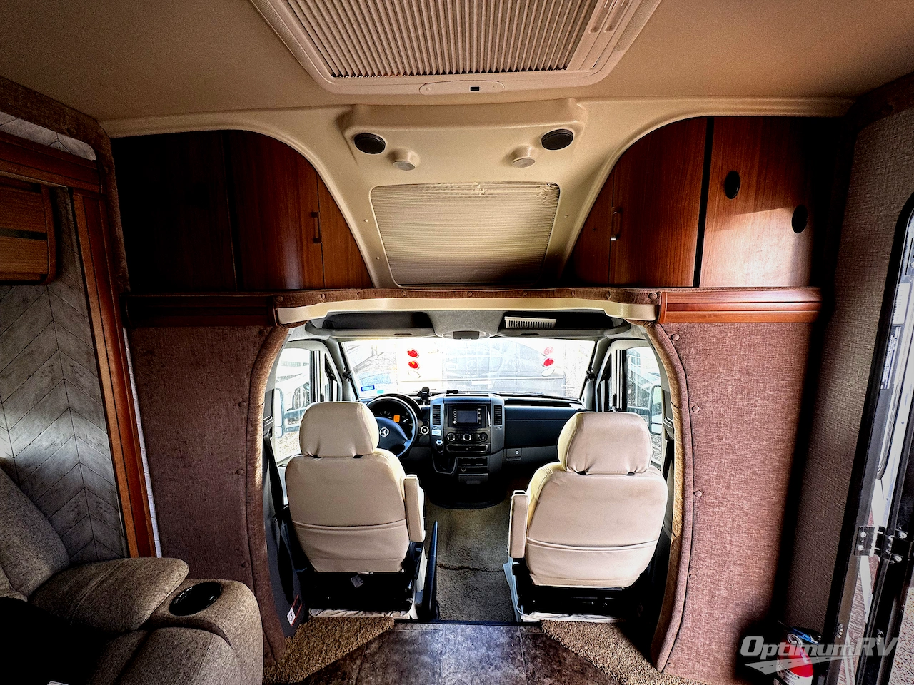 2014 Itasca Navion IQ 24V Photo 5
