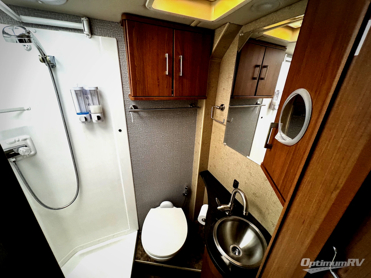 2014 Itasca Navion IQ 24V Photo 10