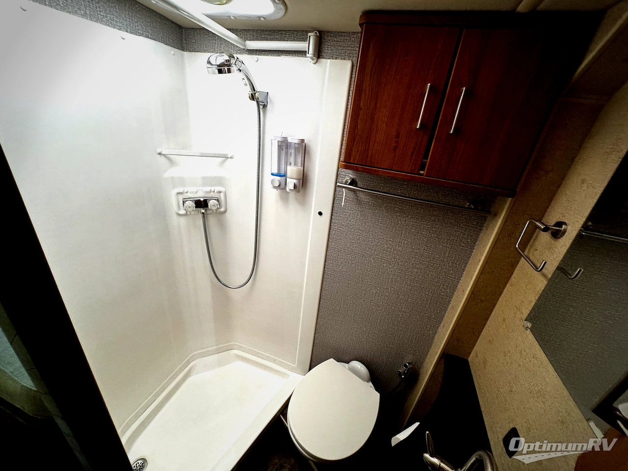 2014 Itasca Navion IQ 24V Photo 11