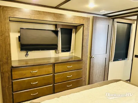 2017 Grand Design Solitude 384GK RV Photo 4