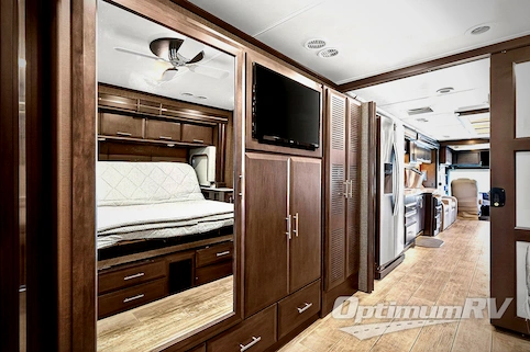 2022 Thor Venetian F42 RV Photo 4