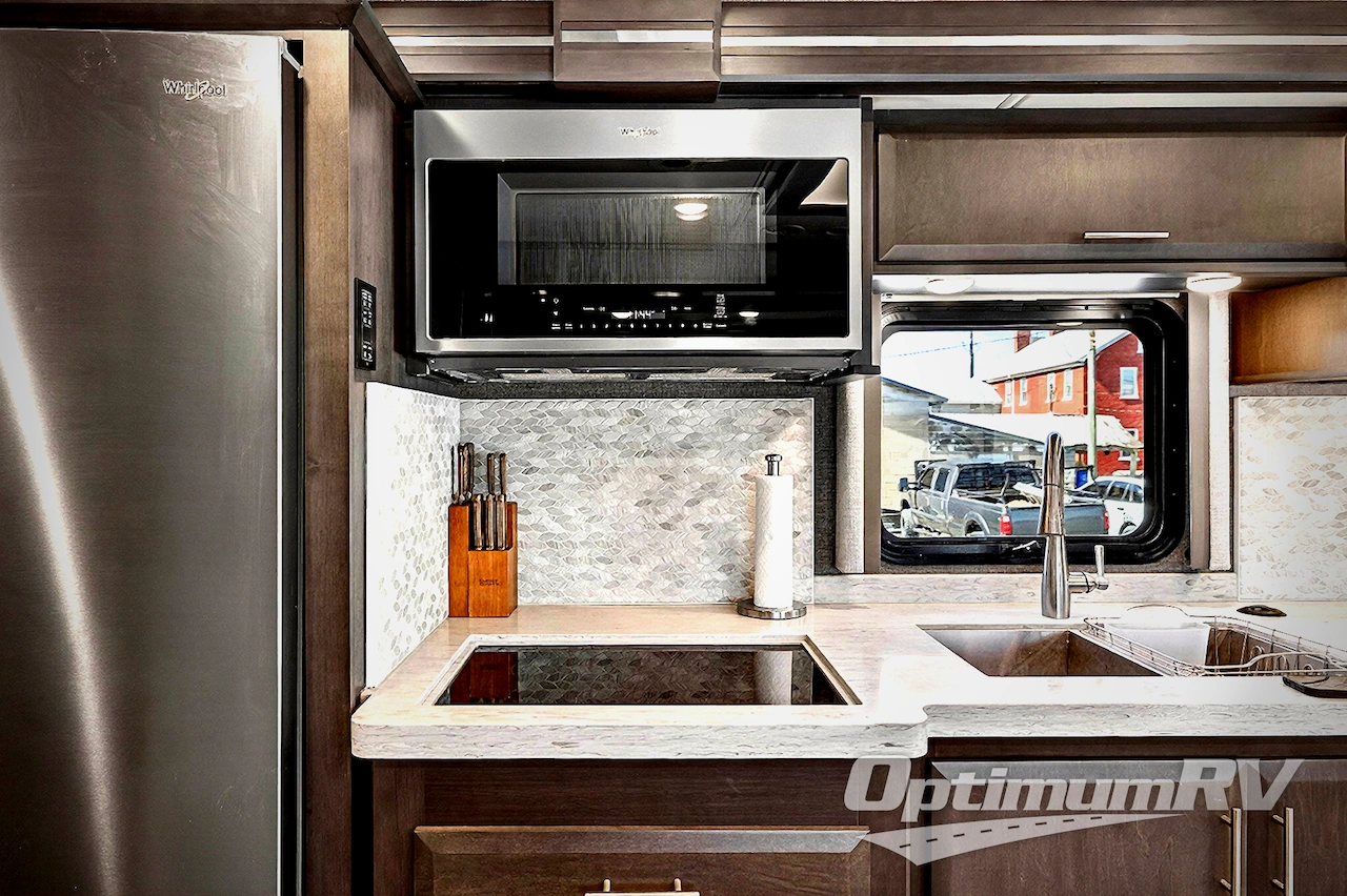 2022 Thor Venetian F42 Photo 12
