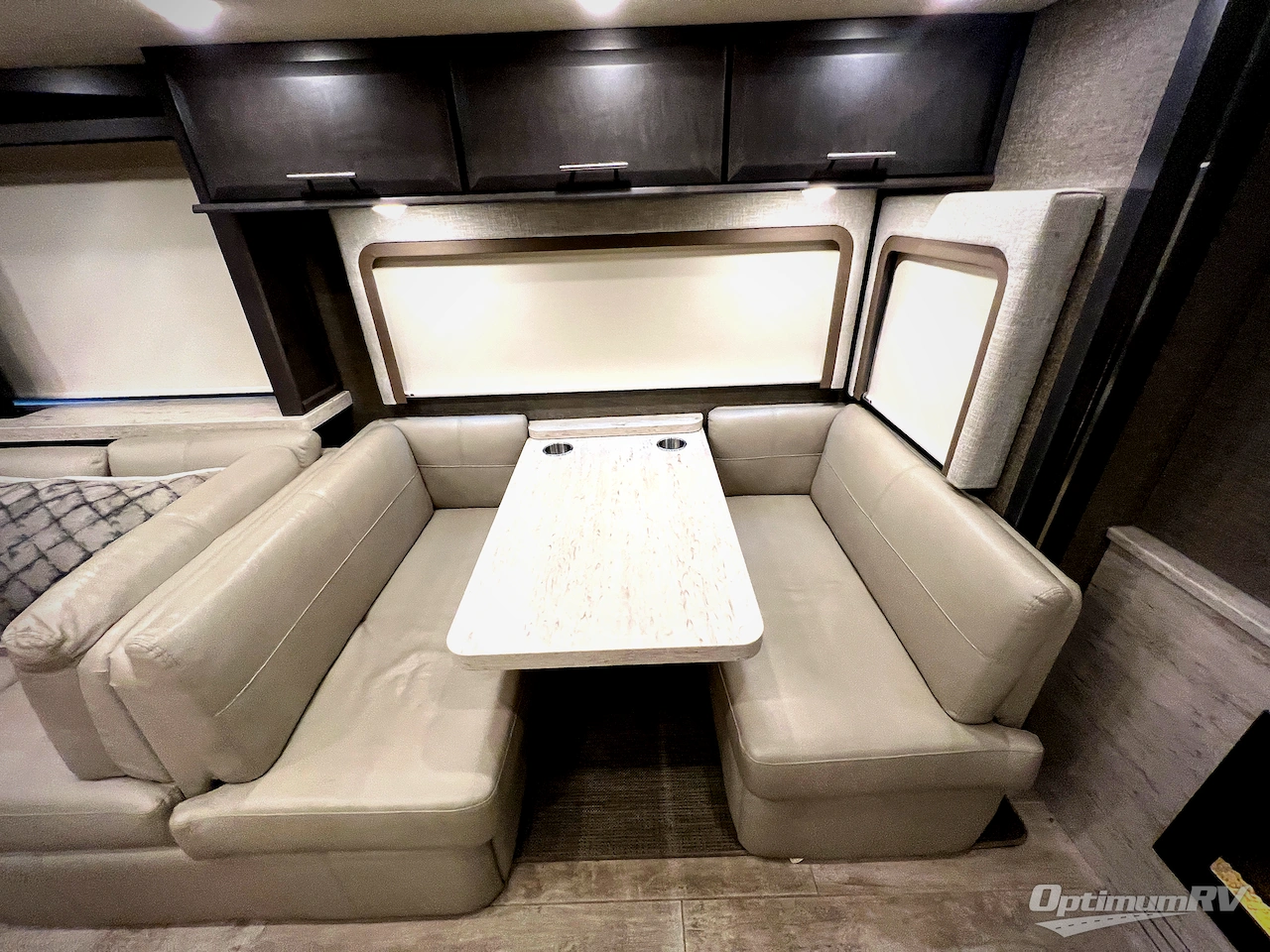2022 Thor Venetian F42 Photo 17