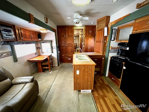 2002 CrossRoads Paradise Pointe 36MRC RV Photo 2