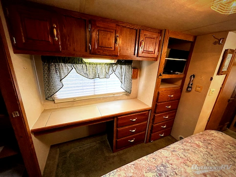 2002 CrossRoads Paradise Pointe 36MRC RV Photo 3