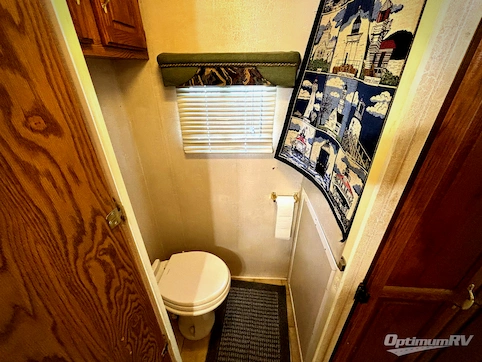 2002 CrossRoads Paradise Pointe 36MRC RV Photo 4