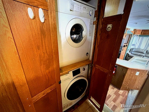 2002 CrossRoads Paradise Pointe 36MRC RV Photo 4