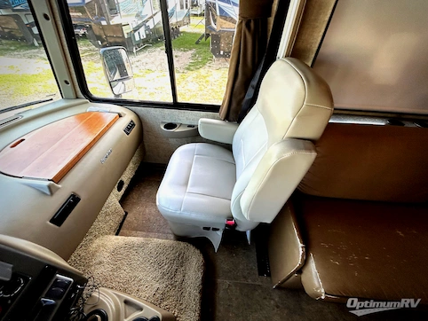 2016 Itasca Sunstar 31BE RV Photo 2