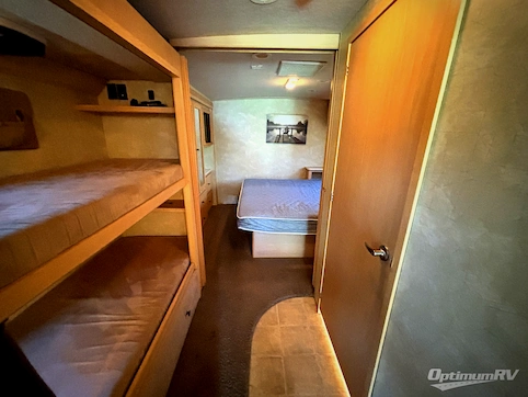 2007 Itasca Sunova 35J RV Photo 3