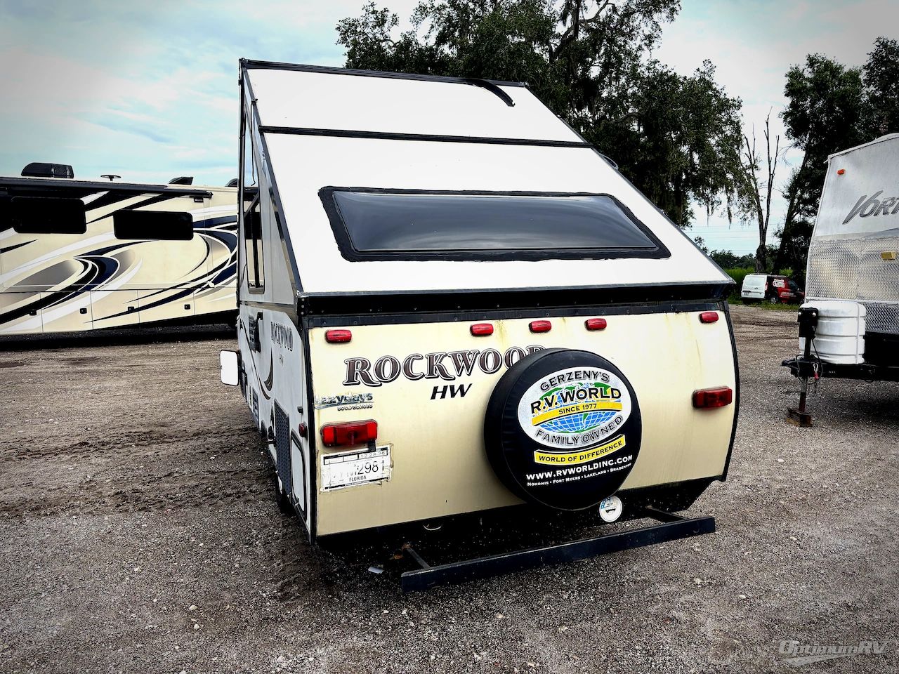 2016 Forest River Rockwood Hard Side High Wall Series A213HW Photo 3