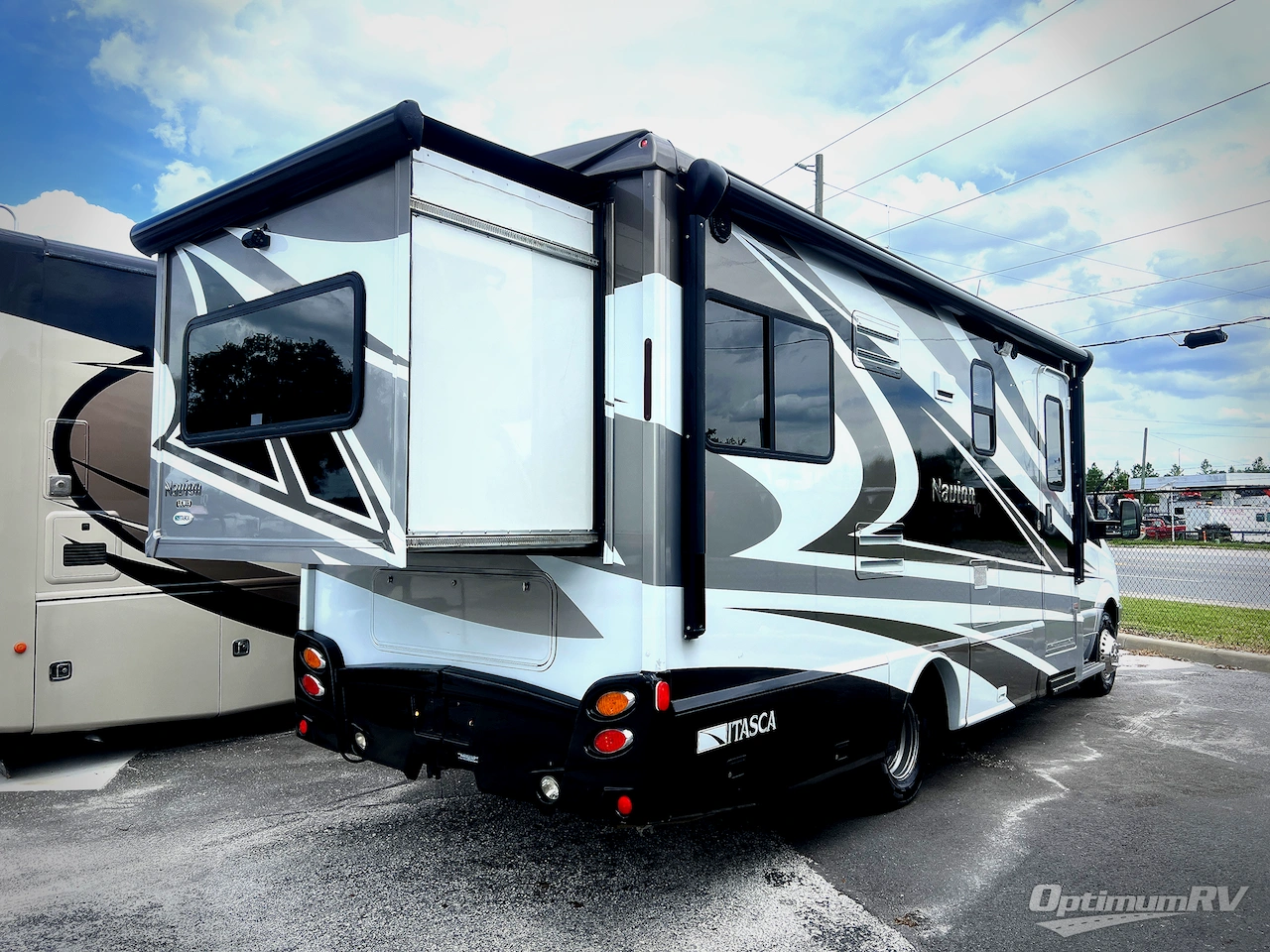 2013 Itasca Navion IQ 24G Photo 3